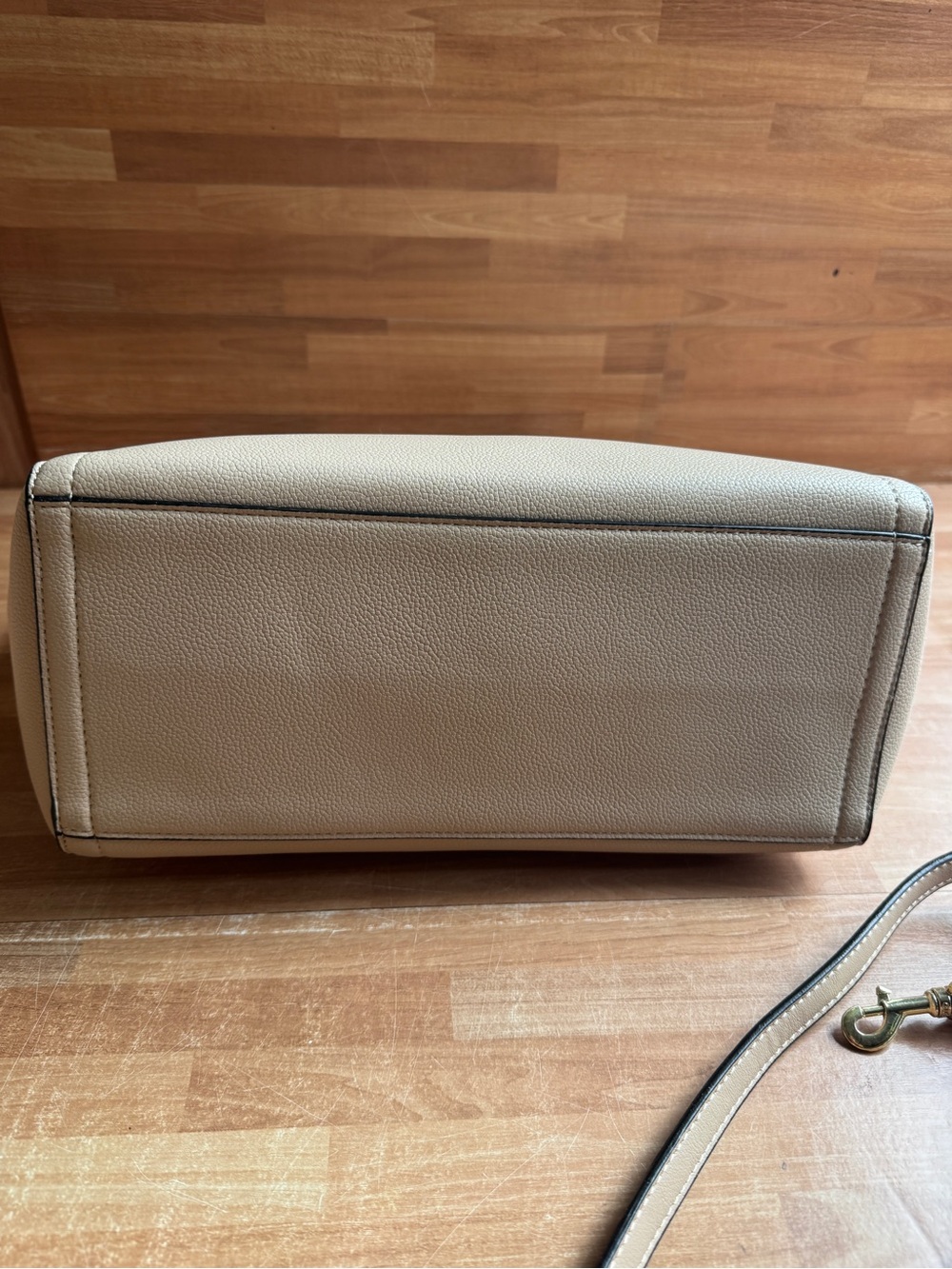 Cream color purse with strap - Picture 13 of 13